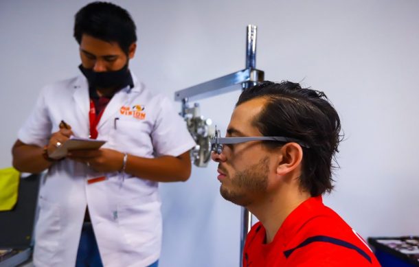 Jugadores de Chivas realizan exámenes médicos