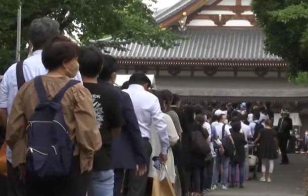 Miles despiden en Japón al exprimer ministro Shinzo Abe