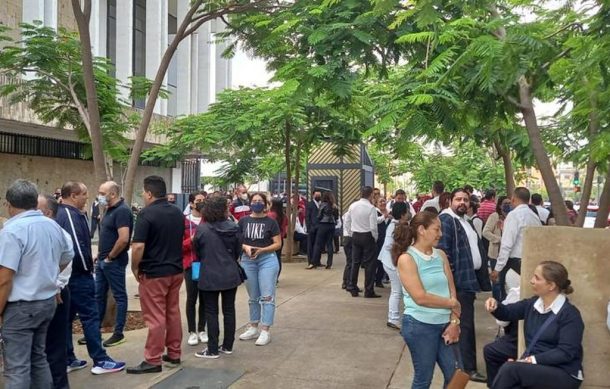 Trabajadores de Telmex realizan paro parcial de labores