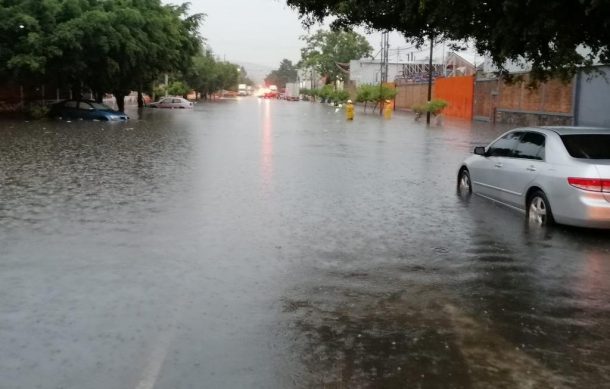 Con lluvia incrementó el nivel en canales pluviales en la ciudad