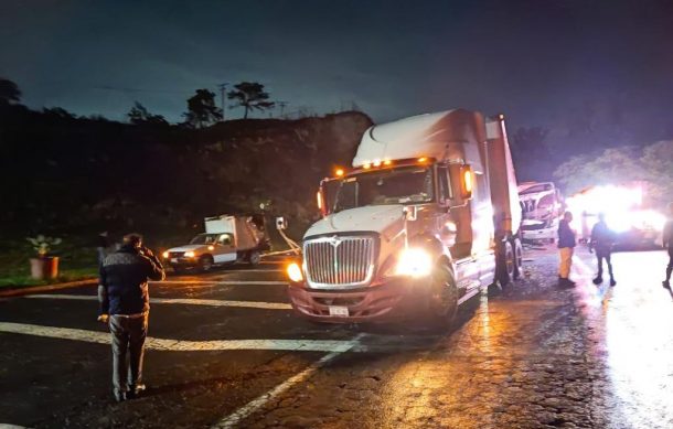 Autobús provoca carambola en la carretera a Nogales; hay tres heridos leves