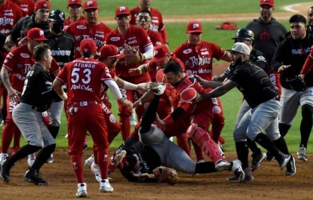 Se registra atalla campal entre Diablos Rojos y Oaxaca