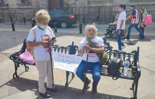 Protestan padres de joven fallecida, afirman fue asesinato y no suicidio su caso