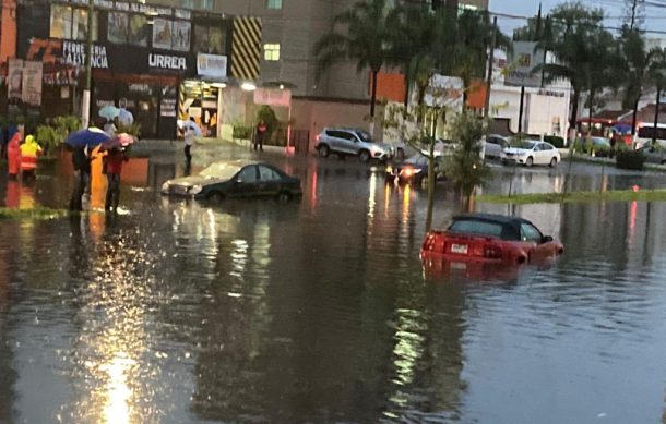 Lluvia matutina provoca caos en avenida Patria