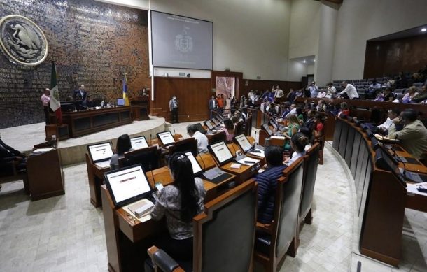 Diputados de Jalisco prevén aumentarse sus salarios