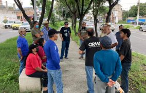 Padres cierran primaria en Guadalajara por falta de maestro