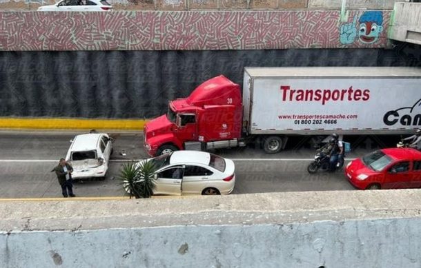 Choque colapsa López Mateos entre Plaza del Sol y Santa Anita