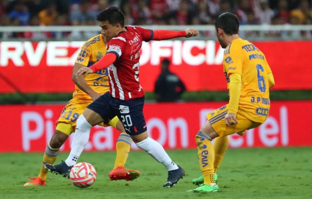 Tigres golea a Chivas 4-1 y le quita su buena racha