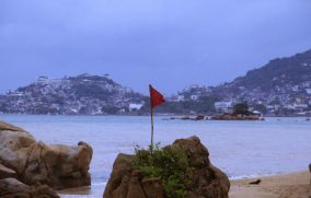 Piden respetar las restricciones de las banderas colocadas en las playas