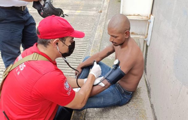 Rescatan a hombre que cayó al interior del pozo de Torrena