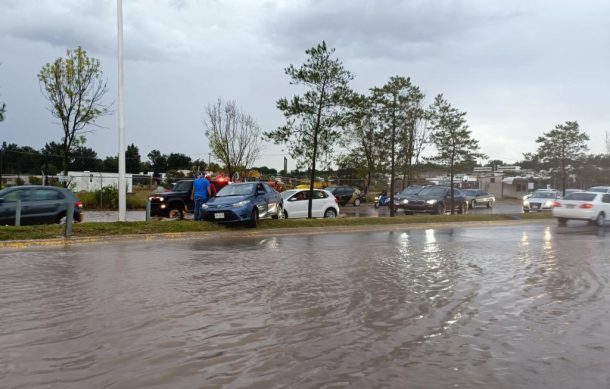 Tormenta de este miércoles dejó 50 autos varados