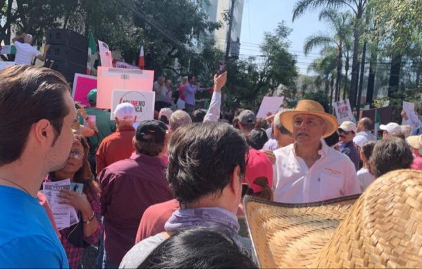 De acuerdo a cifras oficiales fueron más de diez mil los tapatíos que acudieron a la marcha en defensa del INE