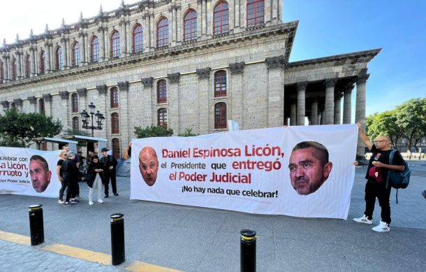 Mantienen protestas trabajadores cesados del Consejo de la Judicatura