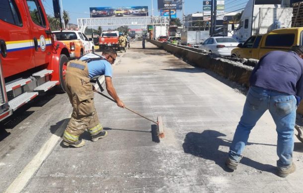 Después de ocho horas, liberan colapso vial en López Mateos Sur