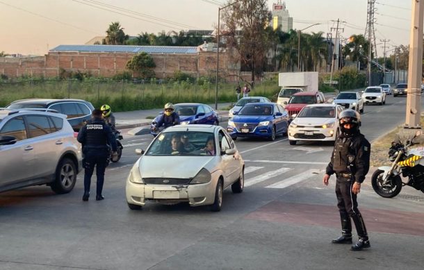 Policías viales y municipales agilizan el tránsito en Zapopan
