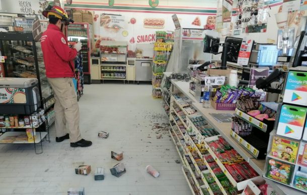 Indigente le prende fuego a dos tiendas de conveniencia