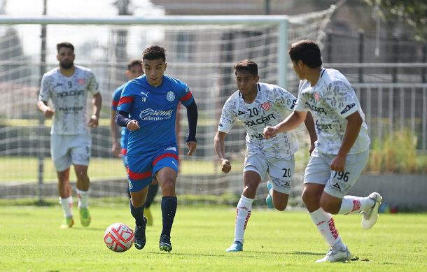 Chivas derrota 2-0 a Necaxa en pretemporada