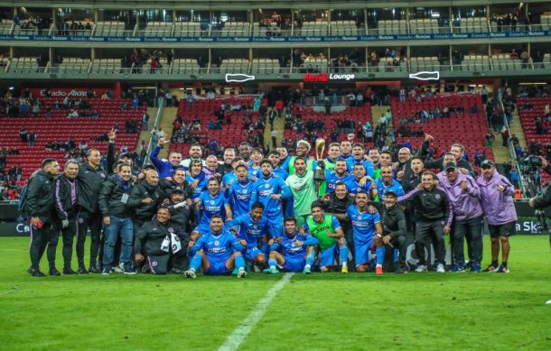 Cruz Azul gana la Copa por México al vencer 2-0 a Chivas