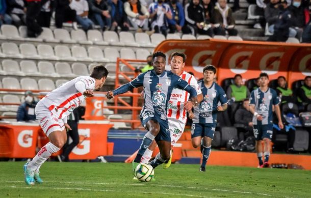 Vence Pachuca a Necaxa y es líder del Torneo