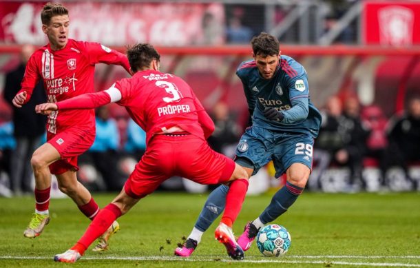 Santiago Giménez le da empate al Feyenoord