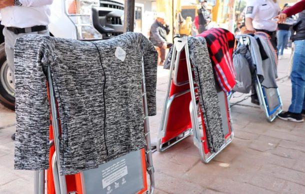 Entregan paquetes para protegerse del frío en municipios de Jalisco