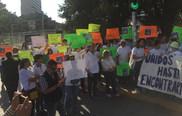 Protestan para exigir localización de dos jóvenes desaparecidos en Zapopan