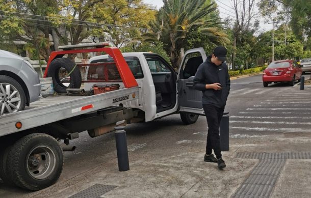 En pie se mantiene protesta de transportistas, exigen regulación de grúas