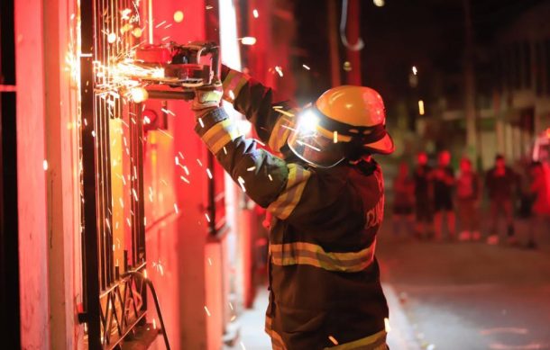 Se incendia bodega de plásticos en la zona de San Juan de Dios