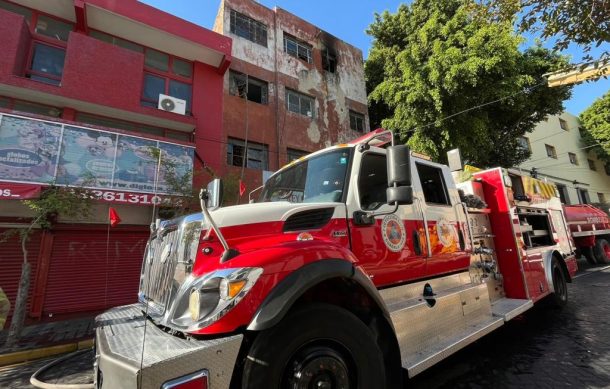 Se registra incendio en céntrico departamento de Guadalajara