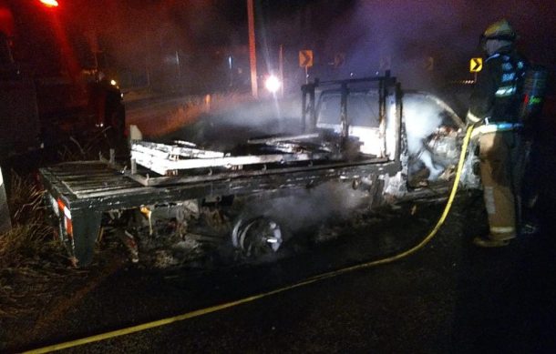 Incendian vehículos tras enfrentamiento en Teocaltiche
