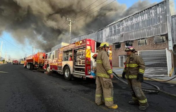 Bombero sufre quemaduras en combate a incendio en Tlajomulco