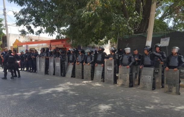 Envían policías para retirar protesta en Parque San Rafael