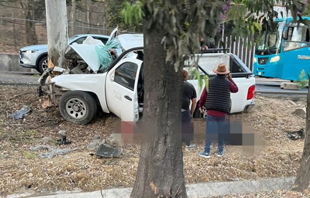 Camioneta se estrelló contra árbol en la carretera a Nogales