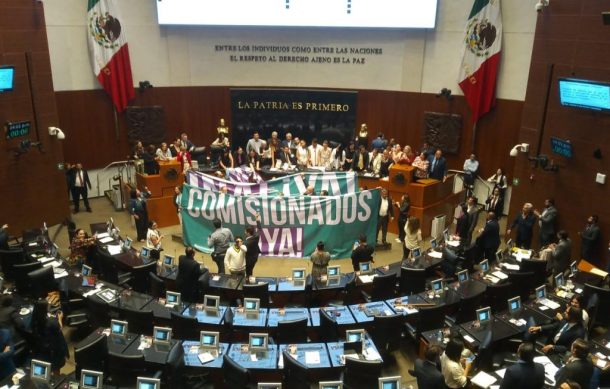 Morena busca sesionar en sede alterna ante toma de tribuna