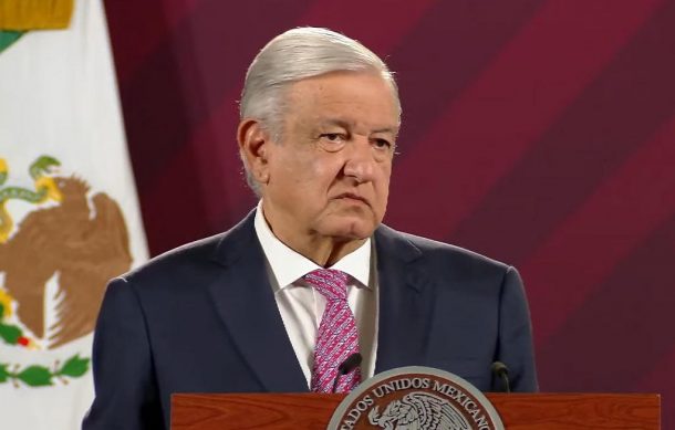 Reconoce AMLO que recibe apoyo por ser adulto mayor