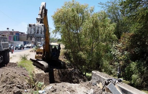 Tonalá no se da abasto al sacar basura de los canales y arroyos