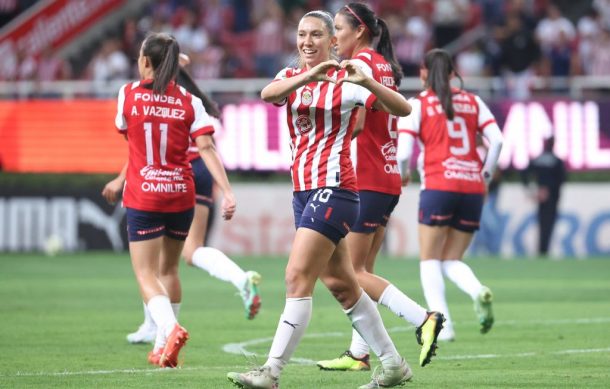 Chivas femenil empata con Pachuca en lluvia de goles y recupera el liderato