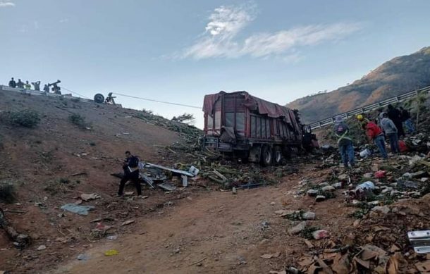 Nuevo accidente carretero en la vía a Puerto Vallarta deja ocho personas muertas