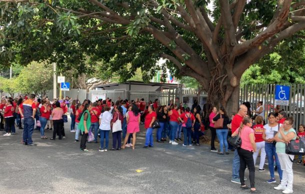 Se manifiestan trabajadores sindicalizados del DIF Guadalajara