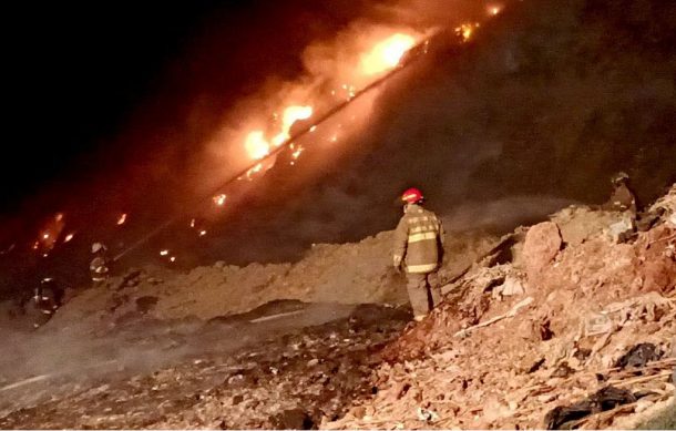 Aún sin control incendio en el basurero de Matatlán en Tonalá