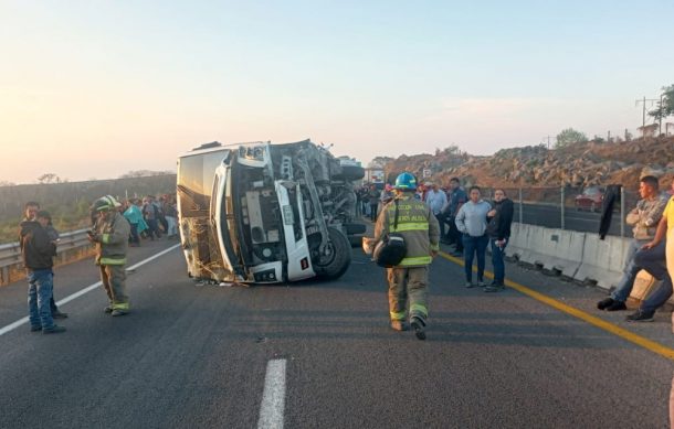 Accidente de unidad de transporte de personal deja 14 heridos