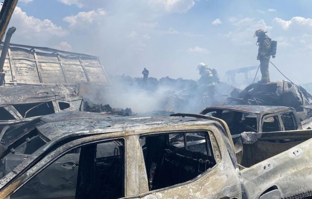 Suman cinco personas muertas tras carambola en autopista
