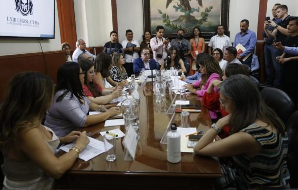 Avanza reforma para evitar que estudiantes embarazadas abandonen la escuela