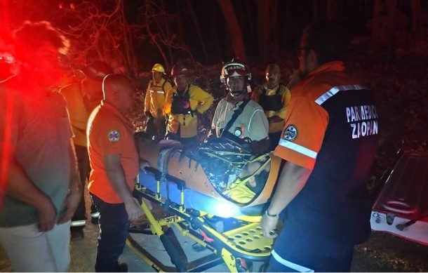 Rescatan a jinete tras caer con todo y caballo a barranco de Zapopan