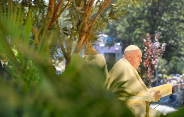Papa pide empatía con víctimas de abusos dentro de la iglesia