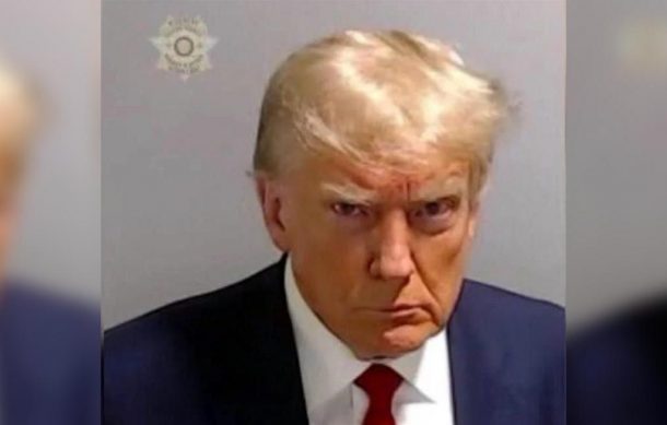 Trump se entrega en cárcel de Atlanta, pero sale bajo fianza