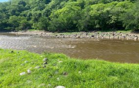 Refuerzan supervisión y sanciones por descargas en el Río Santiago