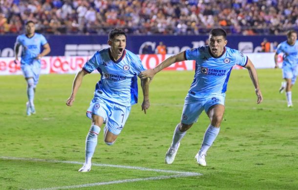 Cruz Azul despierta y le pega al líder San Luis 2-1