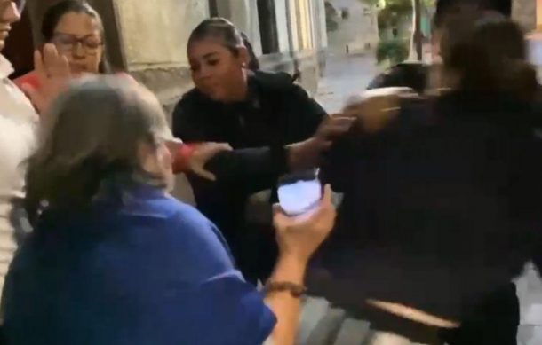 Se registra altercado en plantón afuera de Palacio de Justicia
