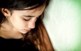 Maltrato y acoso escolar entre detonantes de depresión infantil